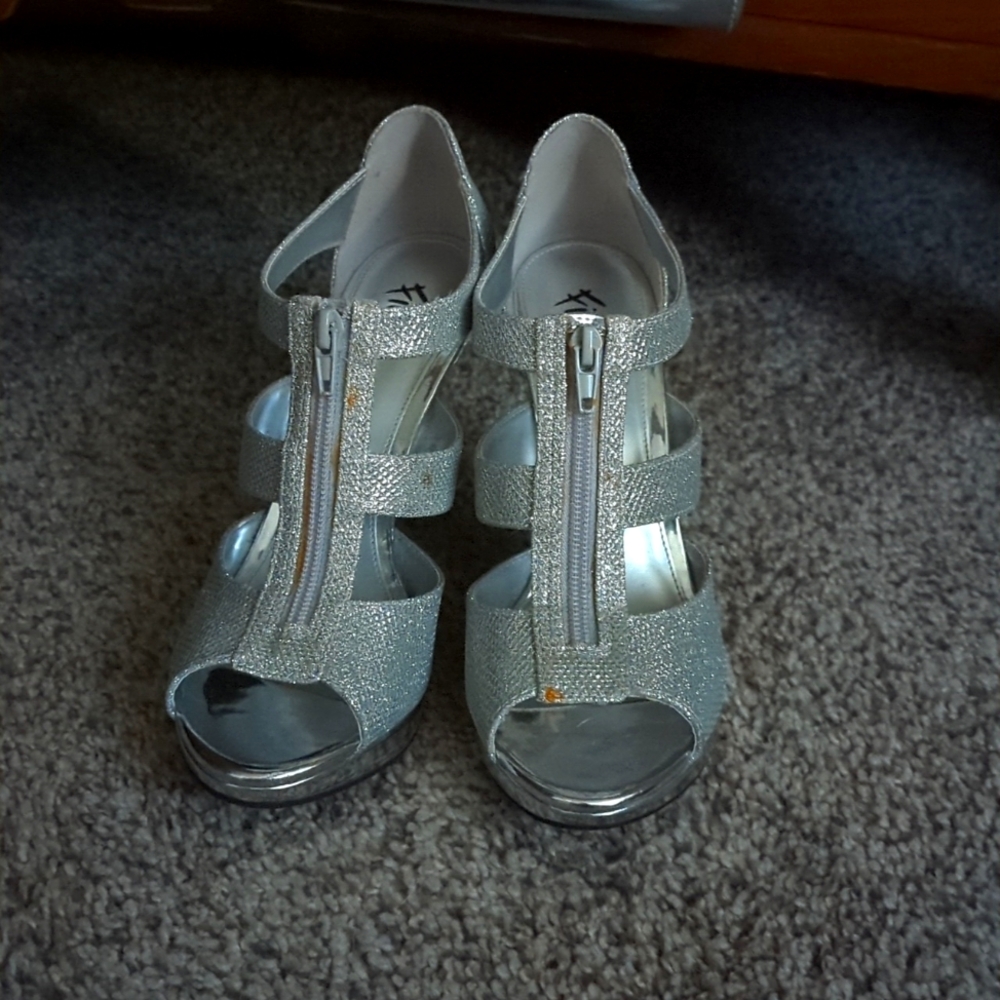 Silver sparkly heels Fioni size 9